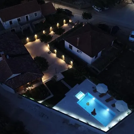 Navita Augustinus With Pool Ferienhaus *