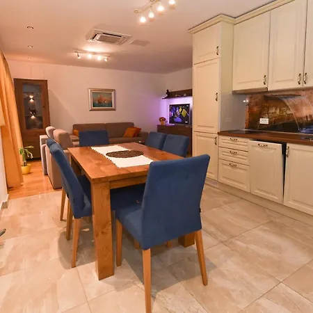 Navita Augustinus With Pool Σπίτι διακοπών Debeljak