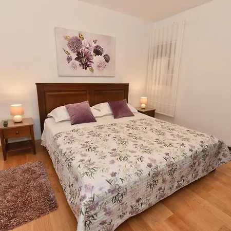 Navita Augustinus With Pool Σπίτι διακοπών Debeljak