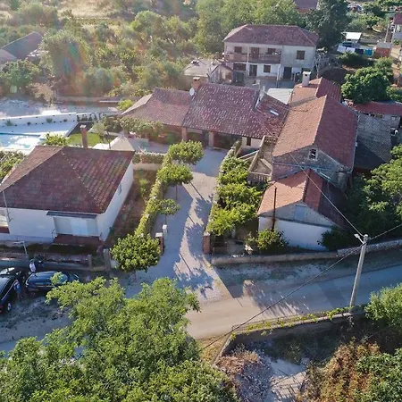 Navita Augustinus With Pool Ferienhaus Debeljak