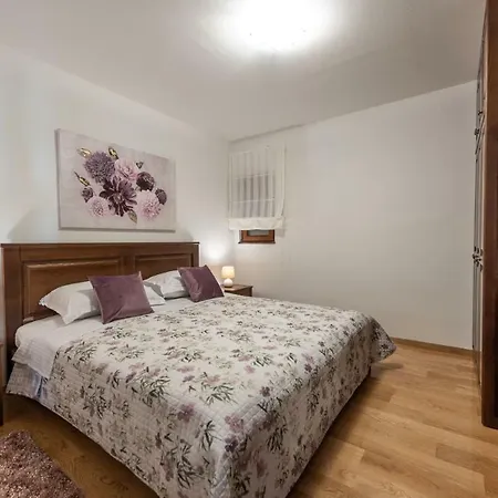 Navita Augustinus With Pool Σπίτι διακοπών Debeljak