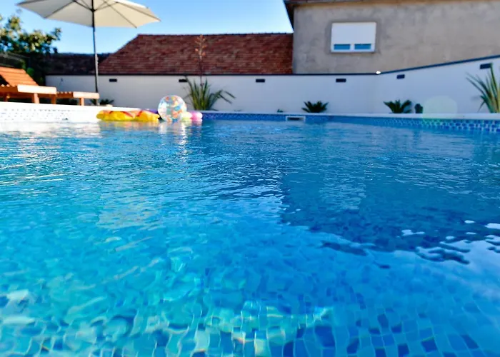 Дом отдыха Navita Augustinus With Pool Debeljak