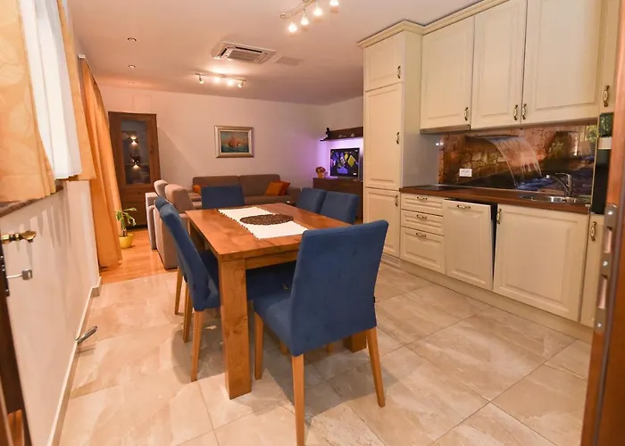 Navita Augustinus With Pool Дом отдыха Debeljak