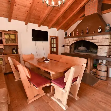 Dom wakacyjny Navita Augustinus With Pool Debeljak