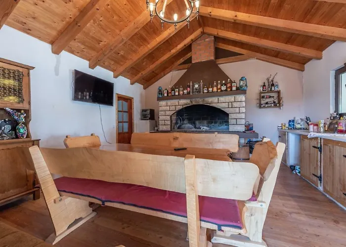 Navita Augustinus With Pool Ferienhaus Debeljak