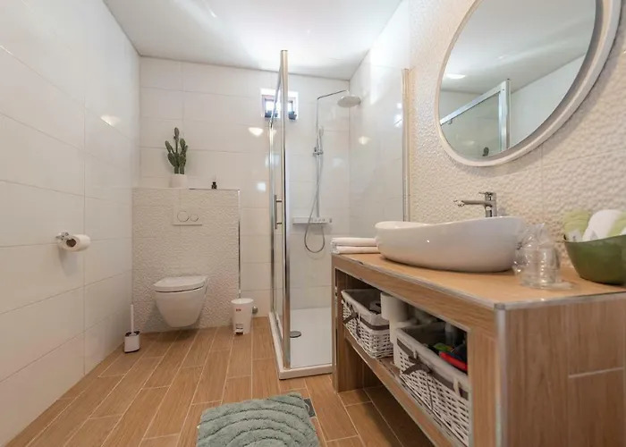 Navita Augustinus With Pool * Debeljak