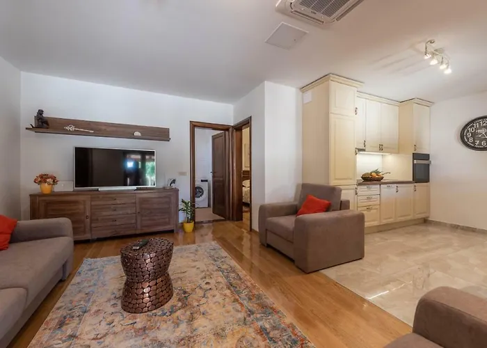 Navita Augustinus With Pool Ferienhaus *